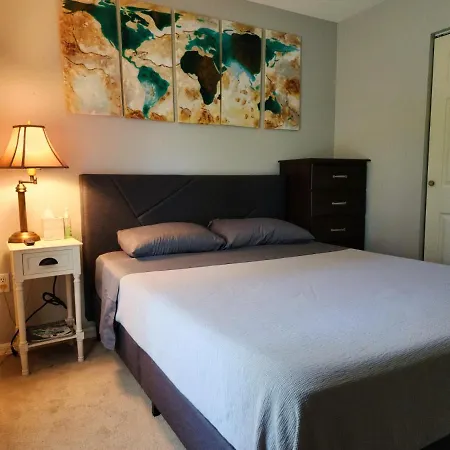 Private Room In Quiet Neighbourhood